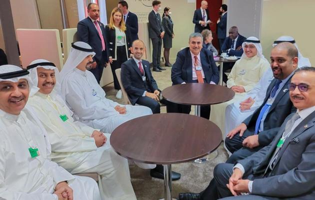 الوفد البحريني المشارك في المنتدى الاقتصادي العالمي بدافوس يلتقي وفد دولة الكويت ومعالي الأمين العام لمجلس التعاون الخليجي